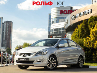 2015 Hyundai Solaris I Рестайлинг, серебристый, 1058000 рублей, вид 1