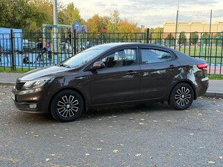 2015 Kia Rio III Рестайлинг, коричневый, 760000 рублей, вид 4