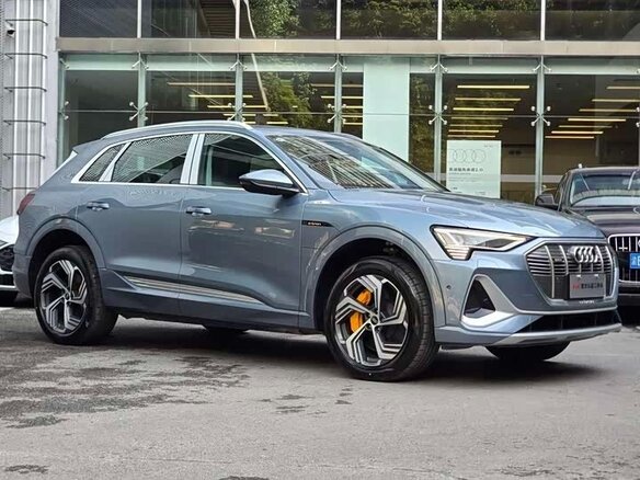2026 Audi Q2 L e-tron I Рестайлинг, голубой, 4999666 рублей - вид 3