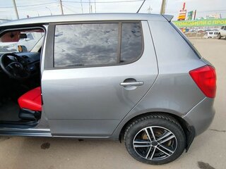 2013 Skoda Fabia II Рестайлинг, серый, 800000 рублей, вид 4