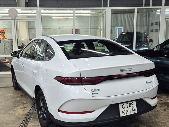 2025 BYD Qin Plus DM-i I, белый, 2350000 рублей - вид 4