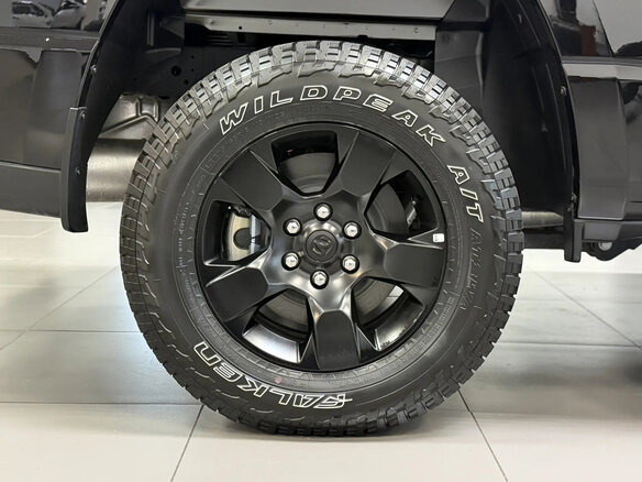 2025 Ram 1500 Crew Cab V Рестайлинг, чёрный - вид 15