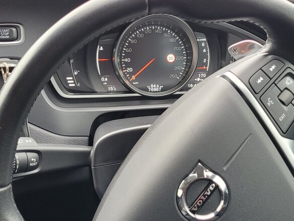 2017 Volvo V40 II Рестайлинг, белый, 1650000 рублей - вид 9