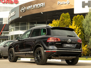 2017 Volkswagen Touareg II Рестайлинг, чёрный, 3680000 рублей, вид 5