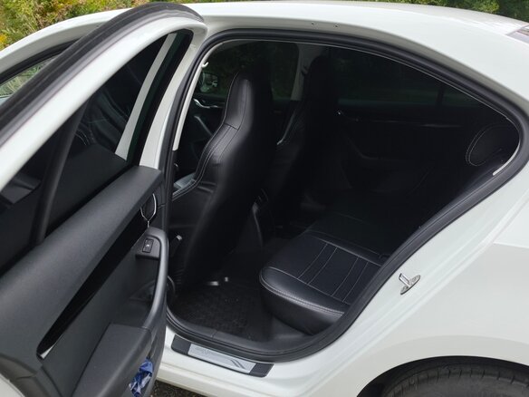 2015 Skoda Octavia III (A7), белый, 1600000 рублей - вид 6