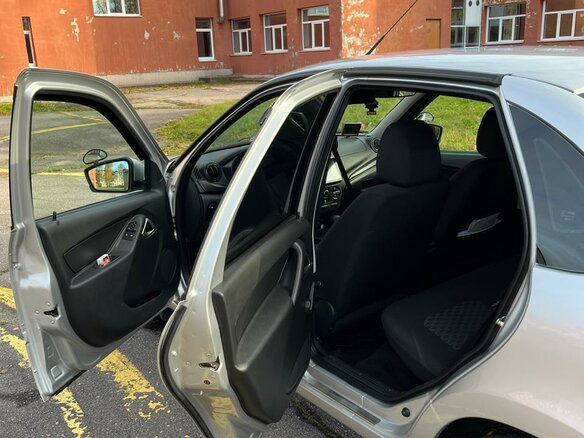 2022 Lada (ВАЗ) Granta I Рестайлинг, серебристый, 420000 рублей - вид 11