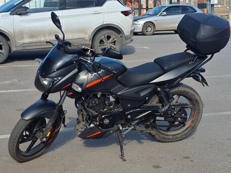 2022 Bajaj Pulsar 180, чёрный, 145000 рублей, вид 2