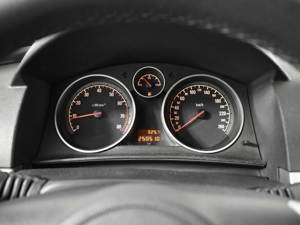 2011 Opel Astra H Рестайлинг, белый - вид 12
