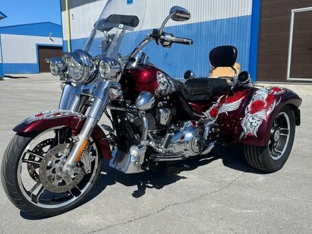 2017 Harley-Davidson Freewheeler, красный, 2800000 рублей, вид 2