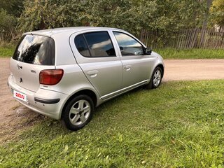 2004 Toyota Yaris I Рестайлинг, серебристый, 300000 рублей, вид 3