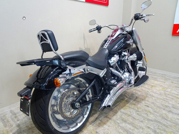 2019 Harley-Davidson Fat Boy, чёрный, 1610000 рублей - вид 3