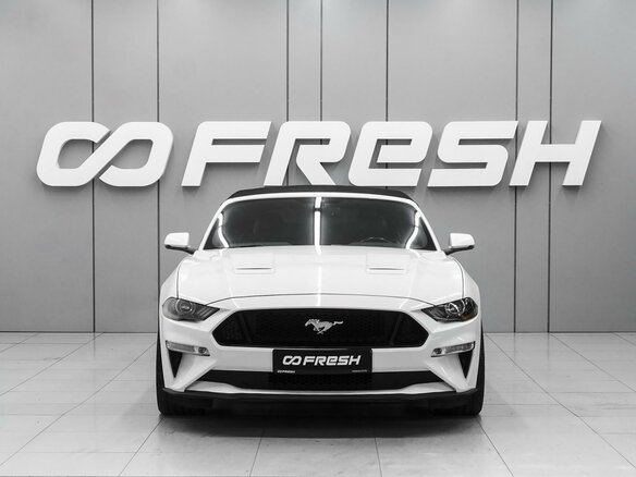 2019 Ford Mustang VI Рестайлинг, белый - вид 2