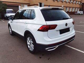 2023 Volkswagen Tiguan II Рестайлинг, белый, 3450000 рублей, вид 3