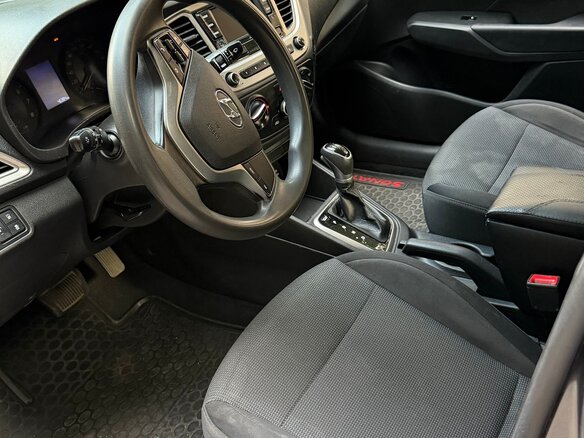 2021 Hyundai Solaris II Рестайлинг, серый, 875000 рублей - вид 7