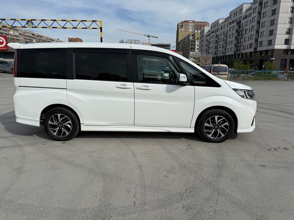 2019 Honda Stepwgn Spada V Рестайлинг, белый, 2050000 рублей - вид 3