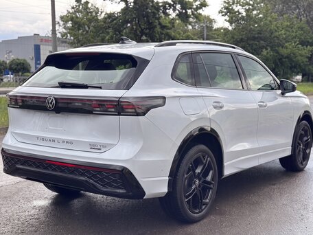 2026 Volkswagen Tiguan L Pro III (China Market), белый, 4560000 рублей, вид 3