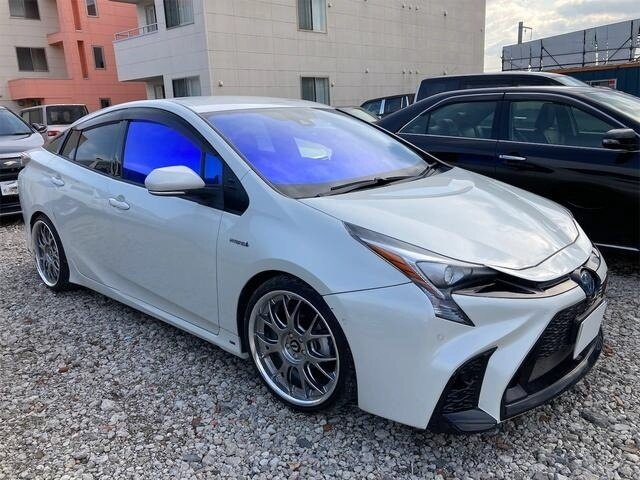 Открыть фотографии: Toyota Prius IV Рестайлинг (XW50)