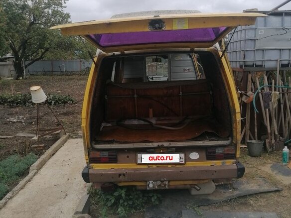 1985 Volkswagen Transporter 4-speed T3, жёлтый, 350000 рублей - вид 4