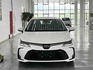 2021 Toyota Corolla XII (E210), белый, 1200000 рублей, вид 2