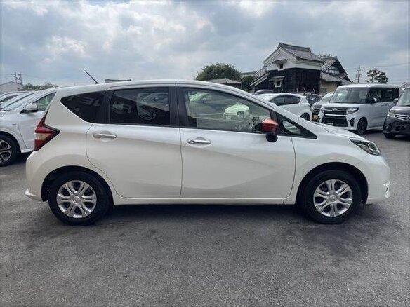 2017 Nissan Note II Рестайлинг, белый, 730000 рублей - вид 2