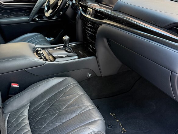2020 Lexus LX 570 III Рестайлинг 2, белый, 13900000 рублей - вид 4