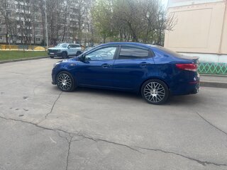 2015 Kia Rio III Рестайлинг, синий, 900000 рублей, вид 3