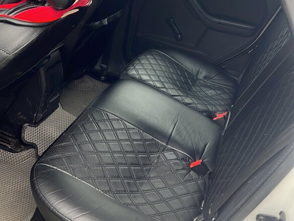 2011 Ford Focus II Рестайлинг, белый - вид 5