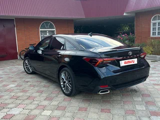 2022 Toyota Avalon V, чёрный, 4030000 рублей, вид 5