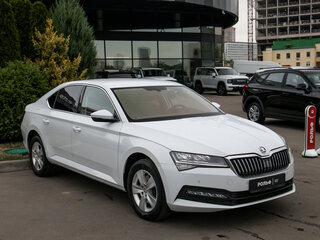 2021 Skoda Superb III Рестайлинг, белый, 2826200 рублей, вид 2