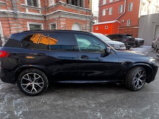 2020 BMW X5 30d IV (G05/G18), чёрный, 6300000 рублей, вид 4