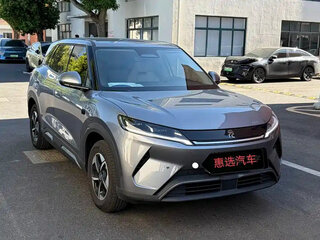 2026 BYD Yuan Up 45.12 kWh, серебристый, 1640000 рублей, вид 2