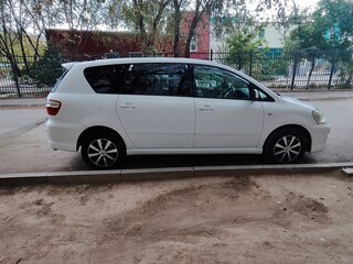2004 Toyota Ipsum II (M20) Рестайлинг, белый, 1100000 рублей, вид 1