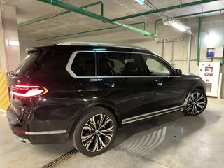 2022 BMW X7 40i I (G07) Рестайлинг, чёрный, 11180000 рублей, вид 4
