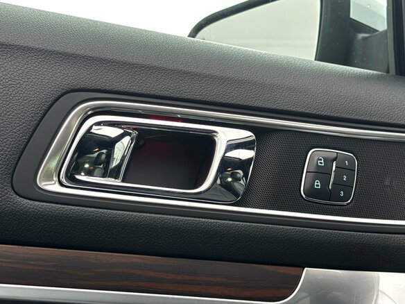 2017 Ford Explorer V Рестайлинг 2, белый, 2700000 рублей - вид 27