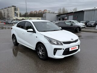 2018 Kia Rio IV, жёлтый, 750000 рублей, вид 3