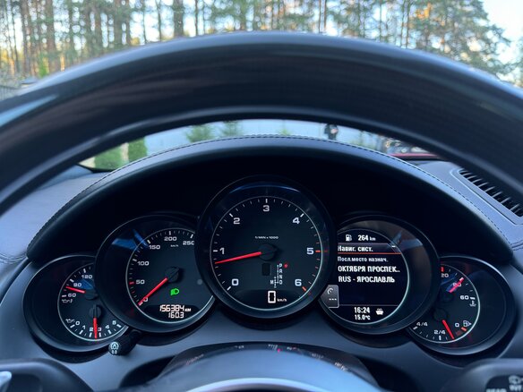 2016 Porsche Cayenne Diesel II Рестайлинг (958), красный, 4350000 рублей - вид 38