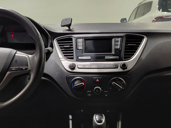 2018 Hyundai Solaris II, чёрный, 1249000 рублей - вид 14