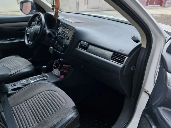 2013 Mitsubishi Outlander III, белый, 1100000 рублей - вид 4