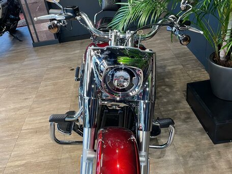 2023 Harley-Davidson Fat Boy, пурпурный, 3550000 рублей, вид 4
