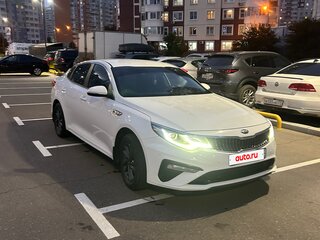 2019 Kia Optima IV Рестайлинг, белый, 1880000 рублей, вид 1