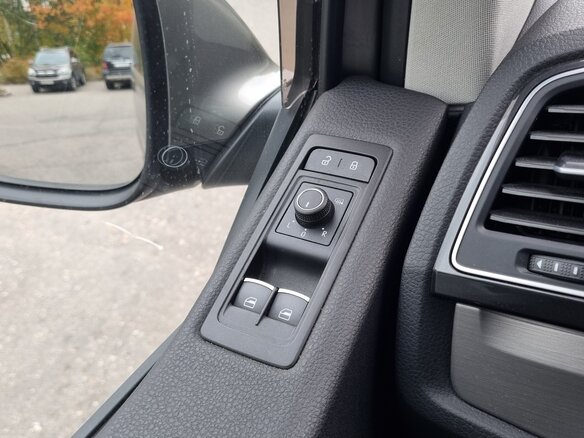 2016 Volkswagen Multivan T6, бежевый, 4950000 рублей - вид 23