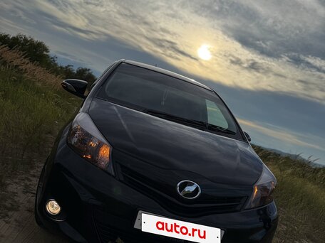 2011 Toyota Vitz III (XP130), чёрный, 580000 рублей, вид 3