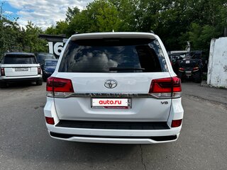 2016 Toyota Land Cruiser 200 Series Рестайлинг 2, белый, 8000000 рублей, вид 5