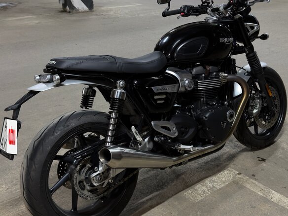 2020 Triumph Speed Twin, чёрный, 1100000 рублей - вид 6