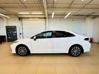 2021 Toyota Corolla XII (E210), белый, 2229000 рублей, вид 3