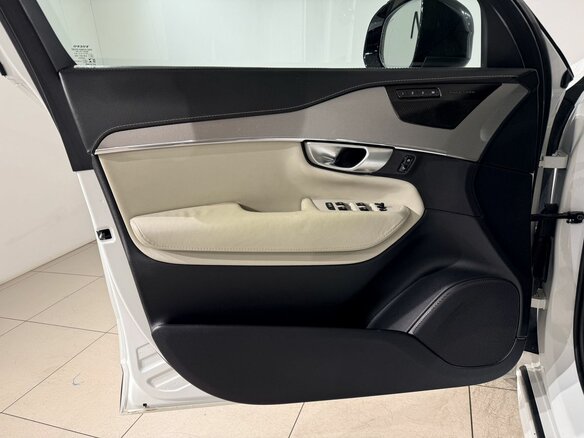 2019 Volvo XC90 B5 II Рестайлинг 1, белый, 3600000 рублей - вид 16