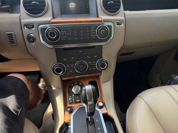 2010 Land Rover Discovery IV, чёрный - вид 19
