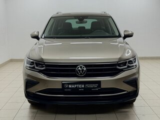 2021 Volkswagen Tiguan II Рестайлинг, коричневый, 2570000 рублей, вид 2
