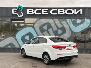 2015 Kia Rio III Рестайлинг, белый, 799000 рублей, вид 3