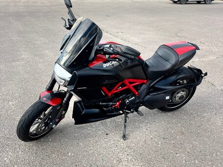 2015 Ducati Diavel Carbon, красный, 1280000 рублей, вид 2
